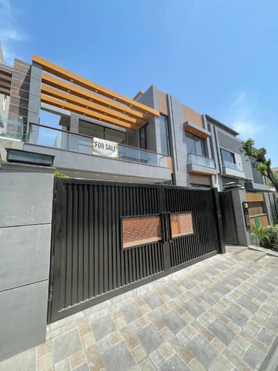10 Marla Dream House | Near Eiffel Tower | Hot Location | Bahria Town Lahore