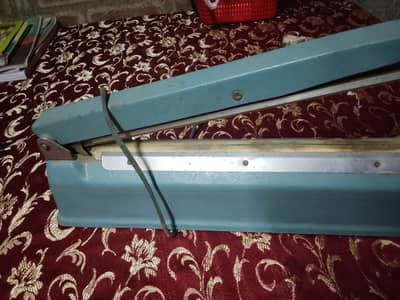 plastic bag sealing machine metal body mein hai