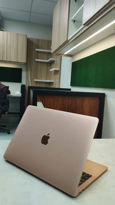 Macbook Air M1 Rosegold rare color.