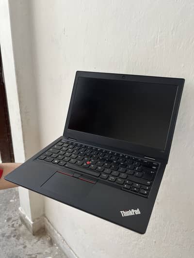 Lenovo thinkpad L390 Core i5 8th gen 8 Gb ram 256 Gb NVME SSD