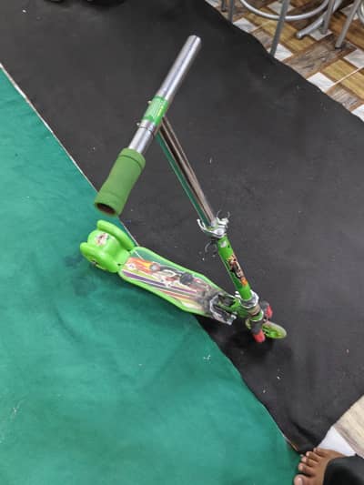 scooty for kids with lights on break