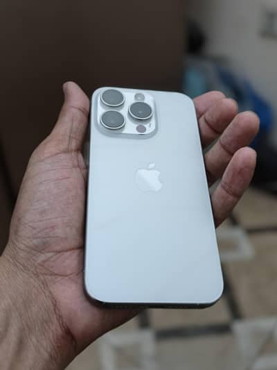 iphone 15 pro mint condition (white titanium) 128GB