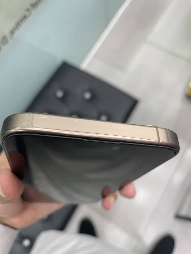 Apple iPhone 16 Pro Max 4