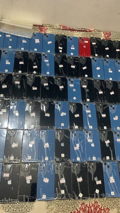 I phone 13 dubai se le kr aya hu 60pcs ha only wholesaller rabta kary