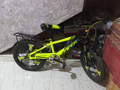 :Viper cycle with disc brake suspension and lightweight body