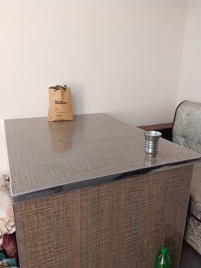 office table good condition 10/10. . 03136751005