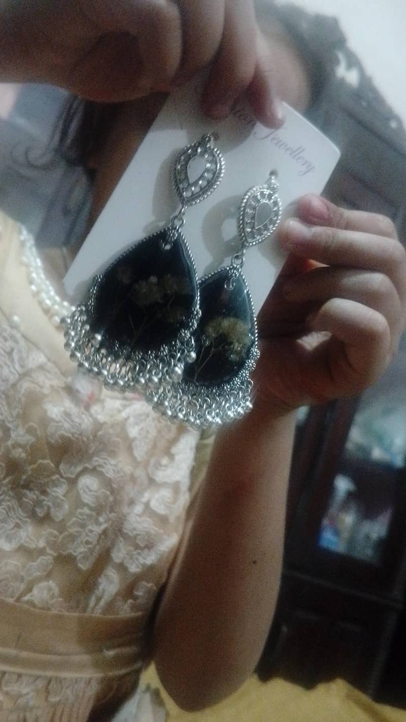 risen lockets 3