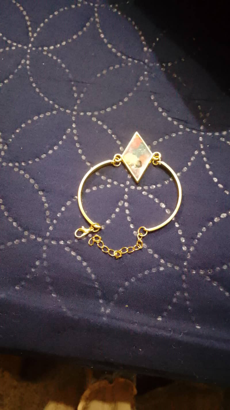 risen lockets 6