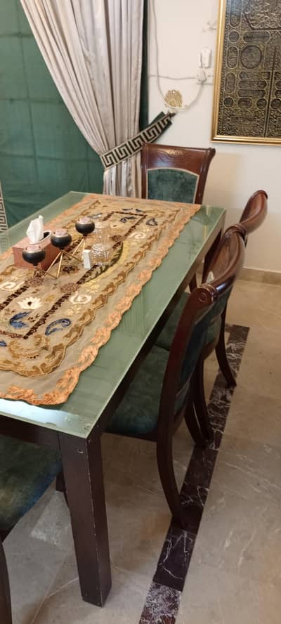 6 seater branded dining table.