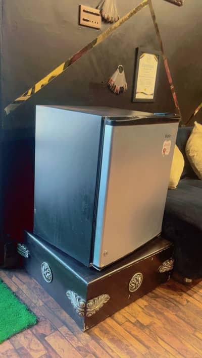 Mini room refrigerator