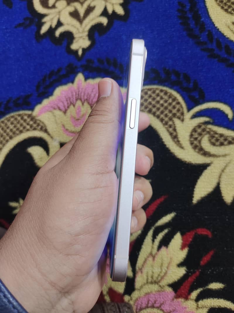 Apple iPhone 13 2