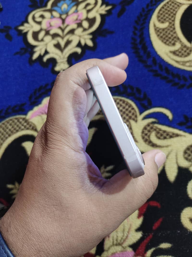 Apple iPhone 13 4