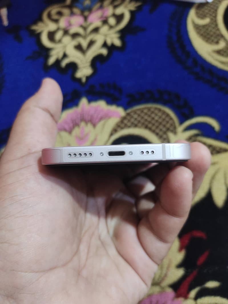 Apple iPhone 13 5