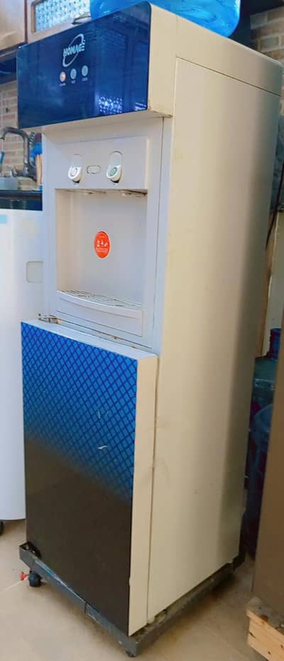 Homage water dispenser
