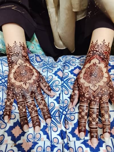 MEHNDI ARTIST