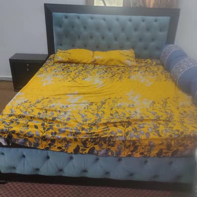 1 king size bed  1 Dressing Table
