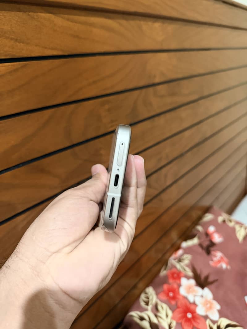 Google Pixel 9a 3
