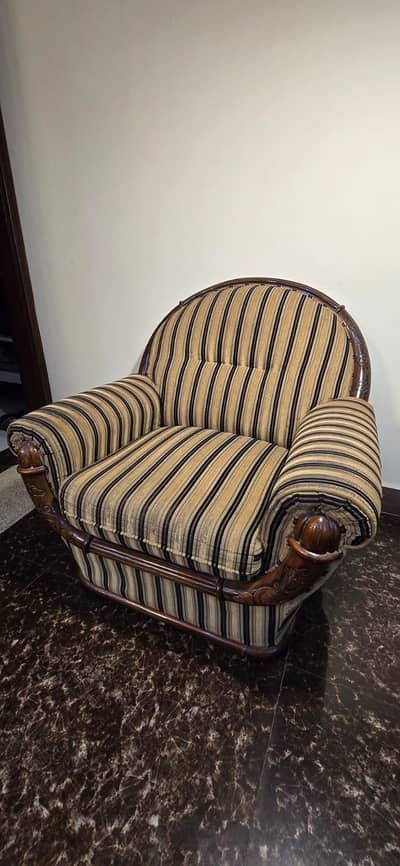 Beautiful & Luxurious Shisham Wood Sofa Set With Mirror For Sale