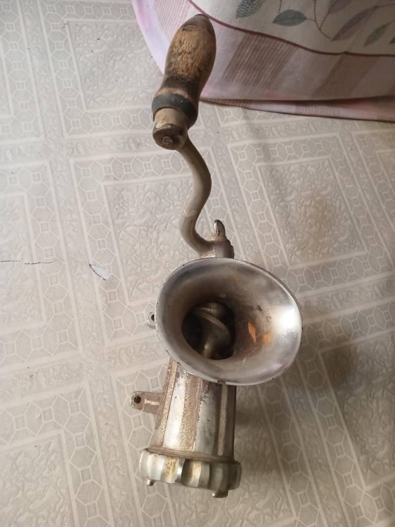 MEET GRINDER 2