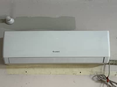 Gree 1.5 Ton DC Inverter AC (Heat & Cool) - Like New