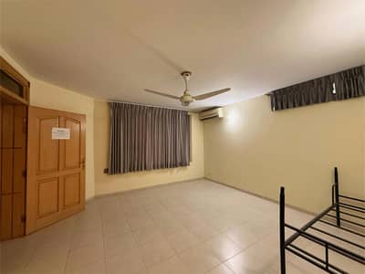 Investor Alert F8 Size 80 * 60 533 Square Yead Liviable House 6 Bedrooms with Attached Bathroom Drawing and Dining TV Lounge Kitchen
