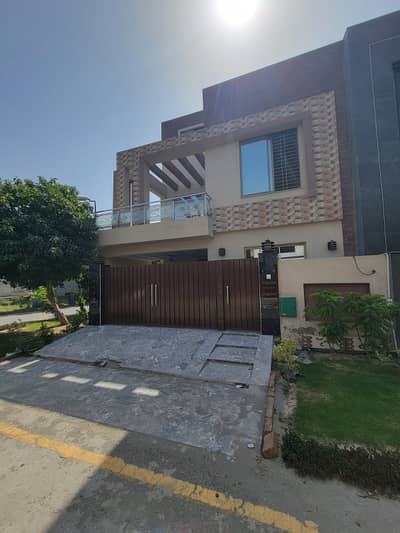 8 Marla Corner House For Rent In Bahria Orchard D Block Raiwind Lahore