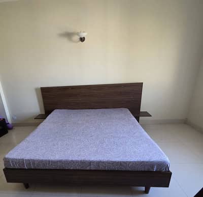 King bed with side table slabs