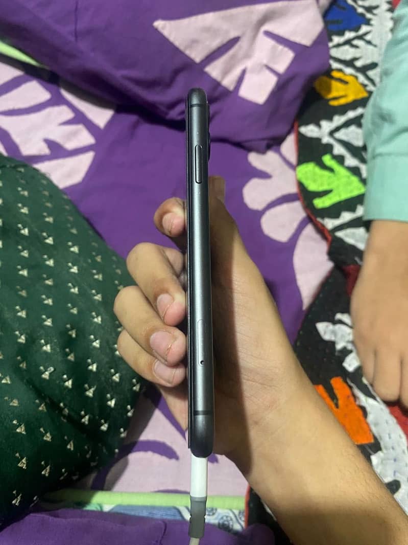 IPHONE 11 64gb 4
