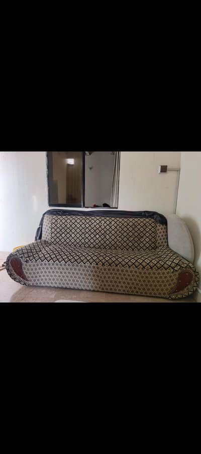 7 SEATER SOFA SET FOR SALE IN 9/10 CONDITION