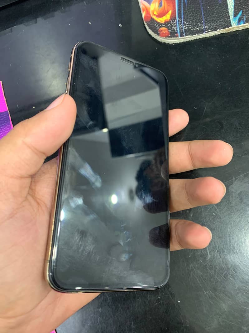 iPhone XS 3