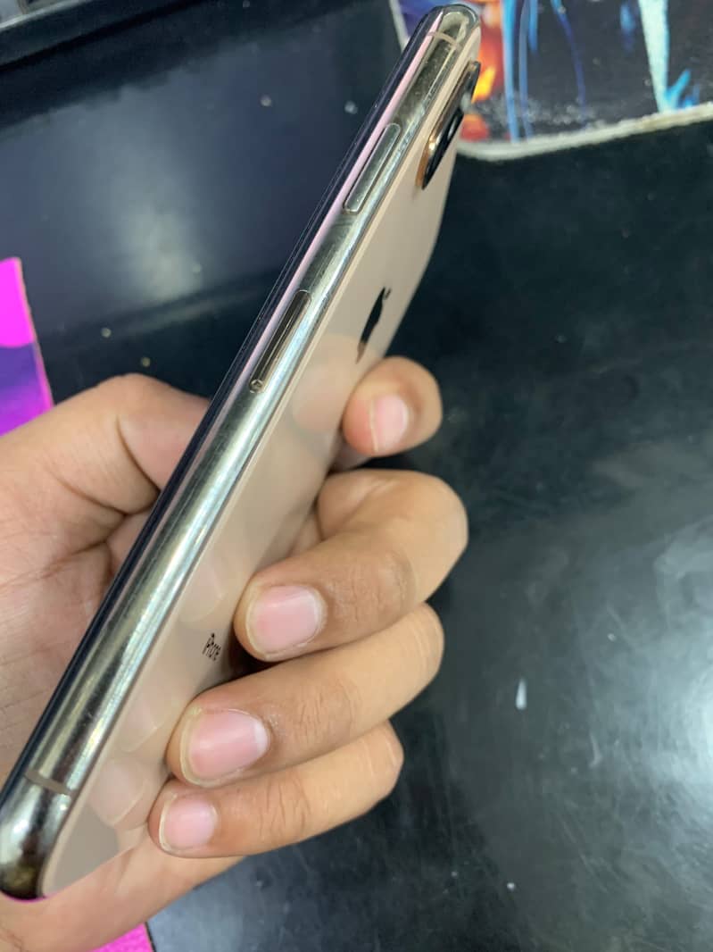 iPhone XS 4