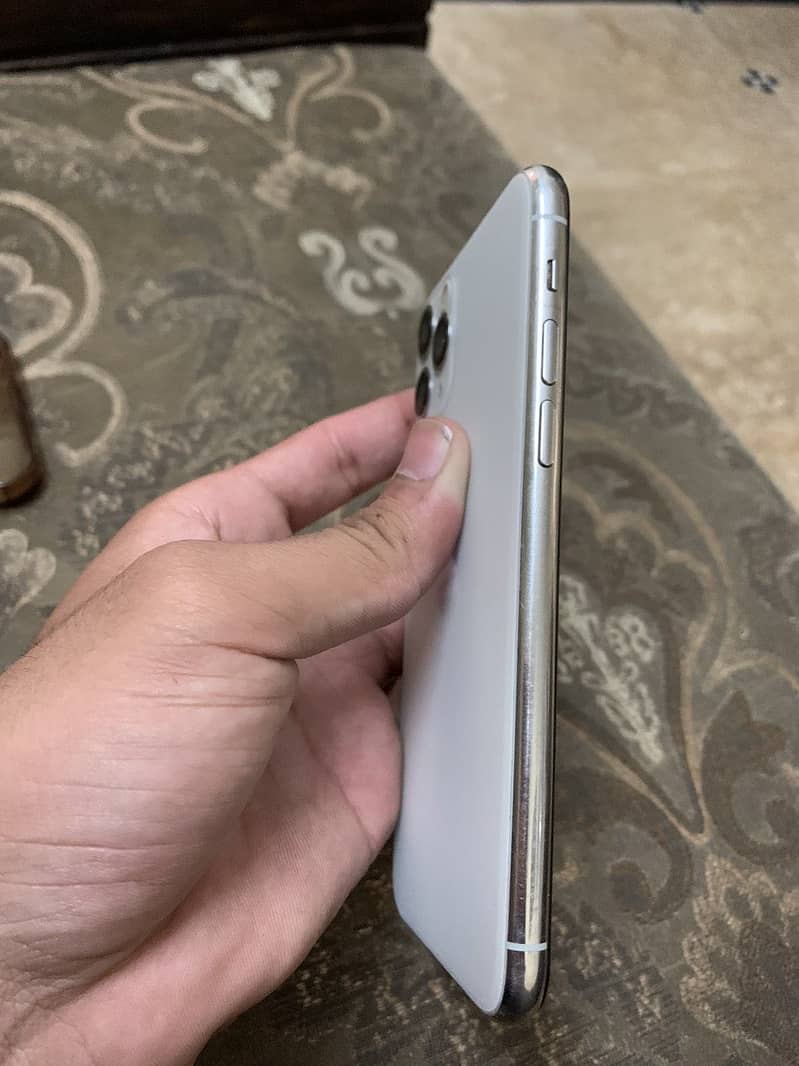 Apple iPhone 11 Pro 1