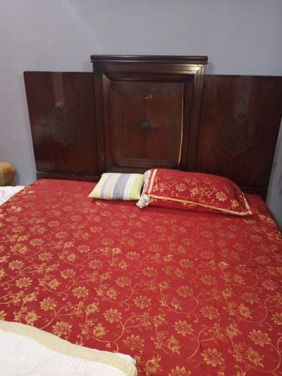 king size bed and 2 door almari