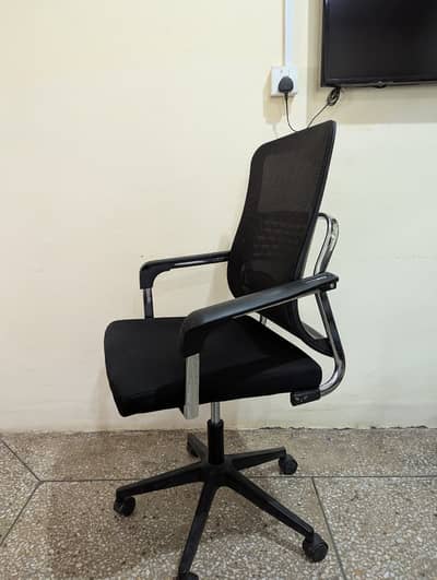 Computer Chair Good Condition Back Lock & Height Adjustment