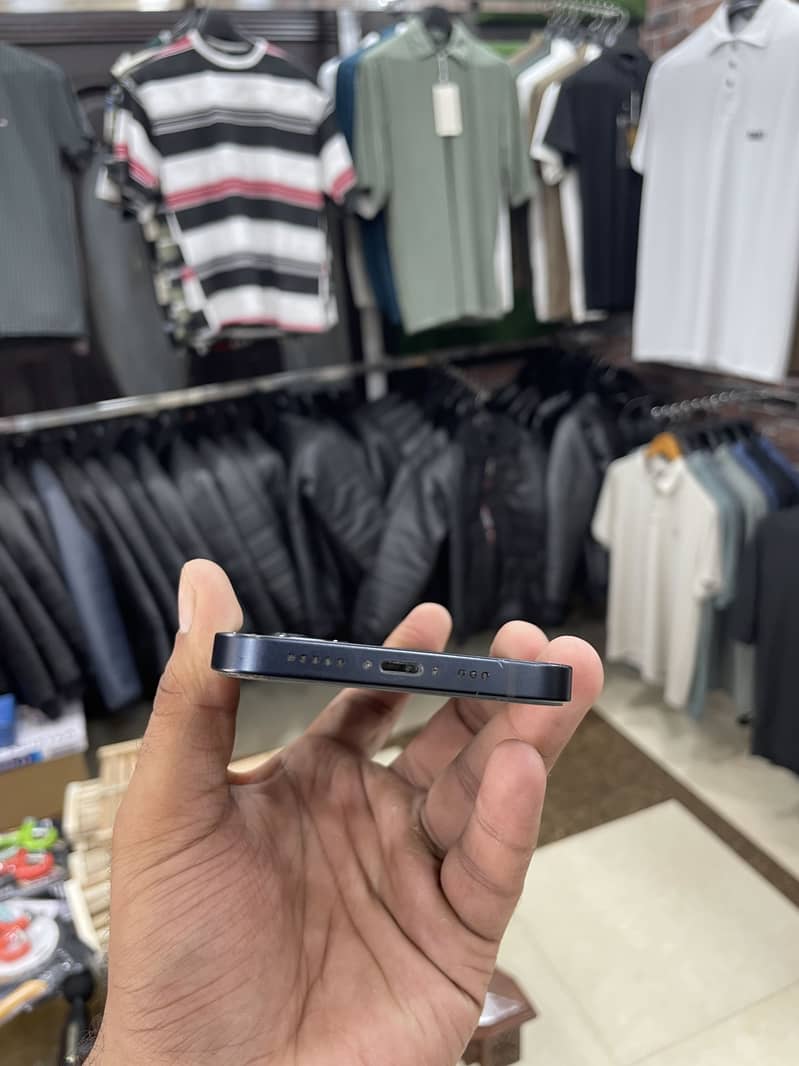 iPhone 12 1