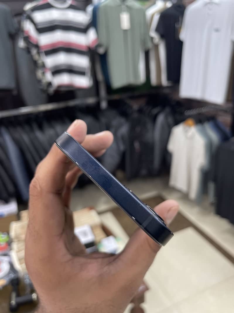 iPhone 12 4