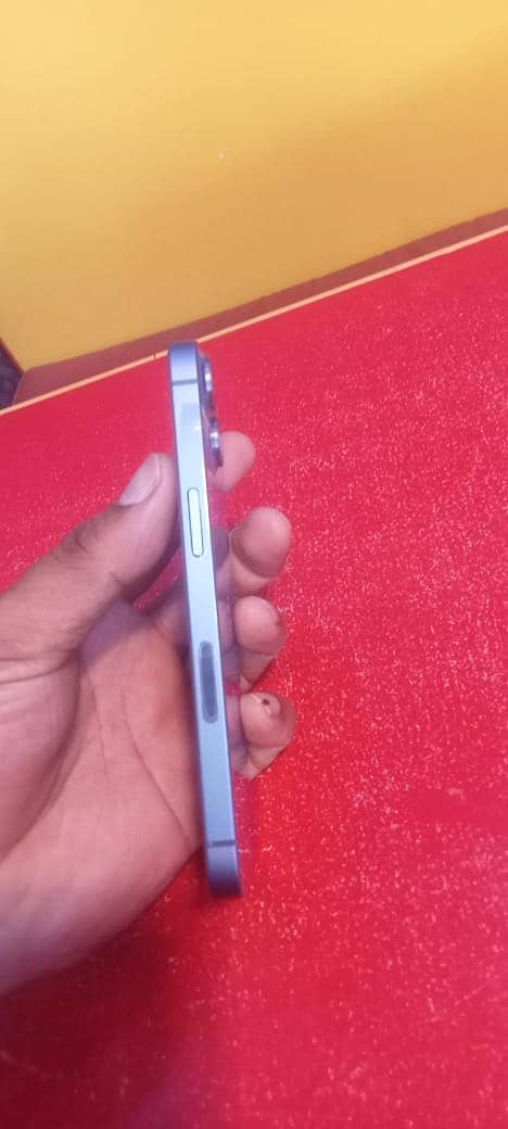 Apple iPhone 13 4
