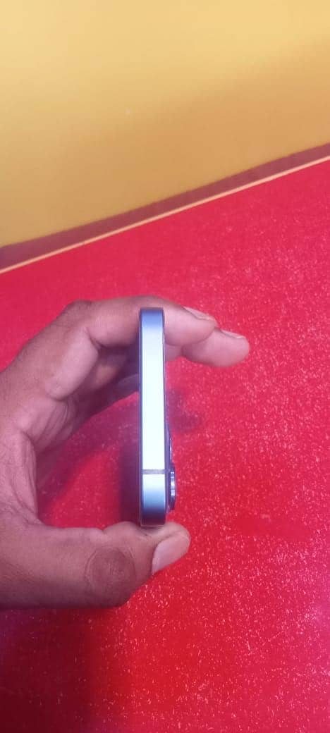 Apple iPhone 13 5