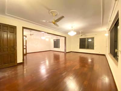 Investor Alert F8 666 Syd Beautiful Build House Margalla Facing 5bed Drawing and dining TV Lounge Kitchen with Sqtr Front Open with Front Green Belt CDA Transfer