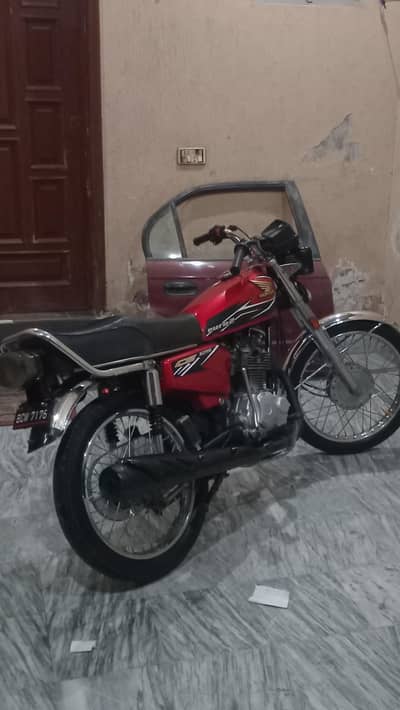honda cg 125 in lush condition
