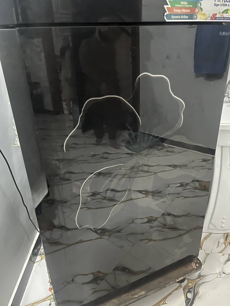 Fridge / refrigenrator 8