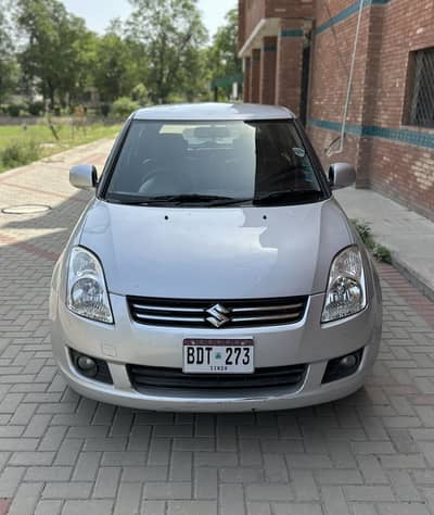 Suzuki Swift DLX 1.3 Navigation 2015. Totel Genuine.