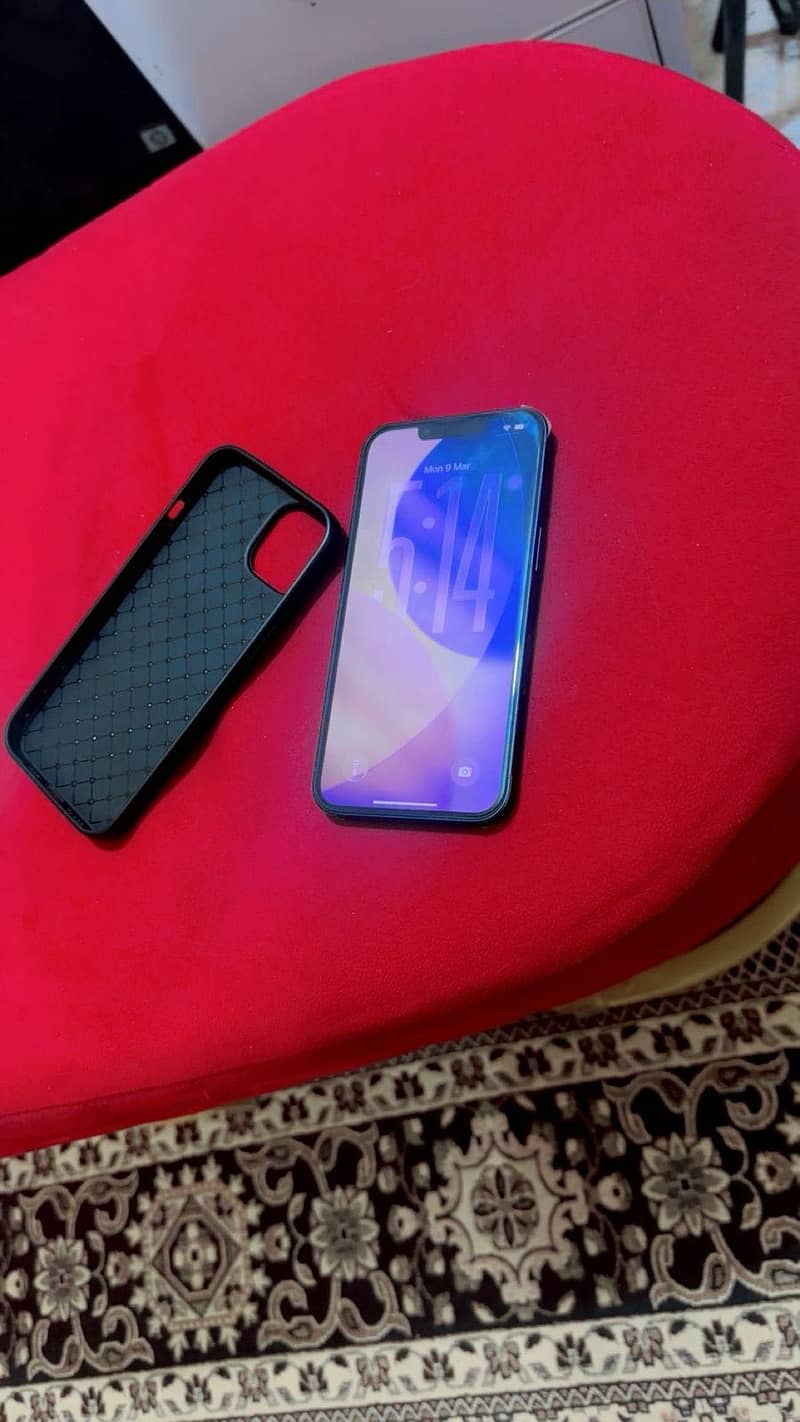 Apple iPhone 13 0