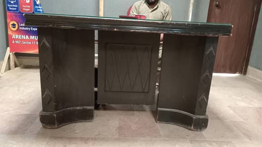 2 Executive Wooden Office Table in Good Condition ( price is of each)