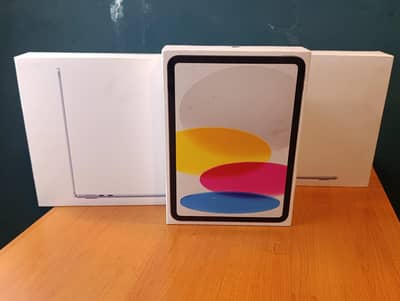 MacBook Air M5  chip 13.6 inch 16 GB ram /512/1TB