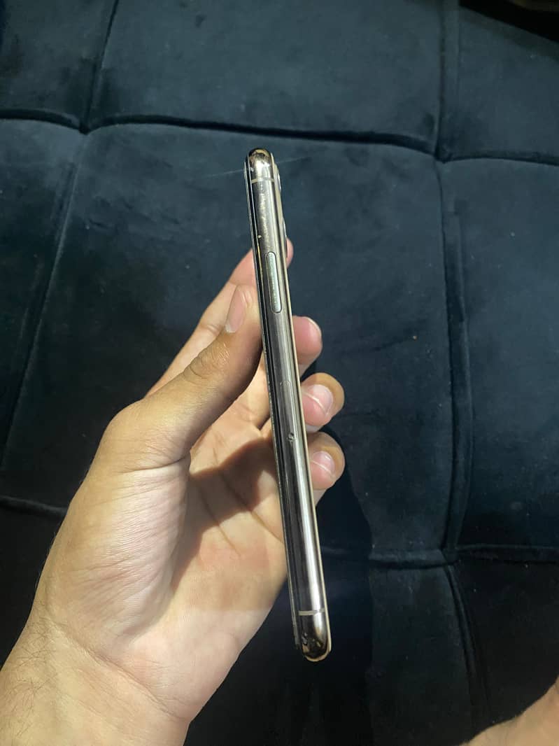 iphone 11 pro 4