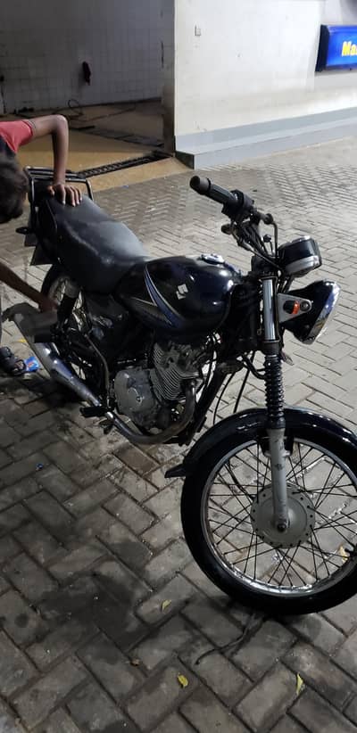 Suzuki GS 150 2015