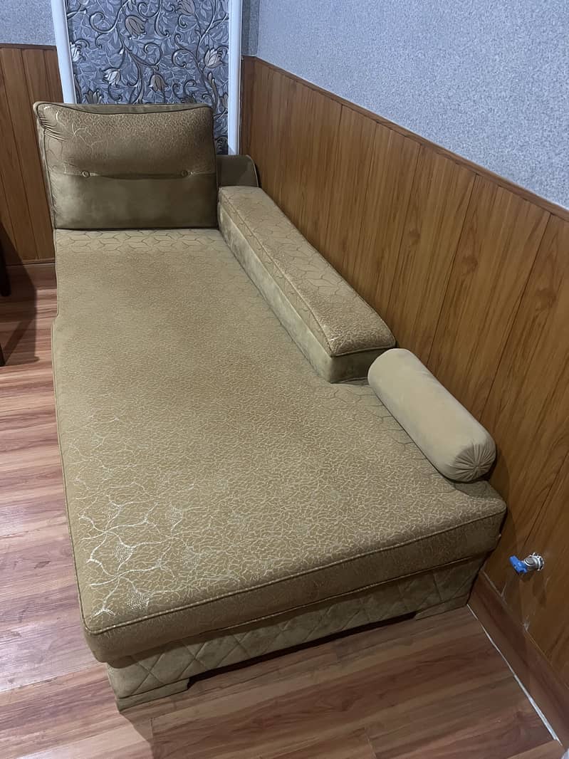 Sofa / Single Bed 0