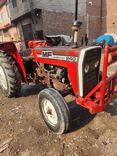 MF Tractor 135