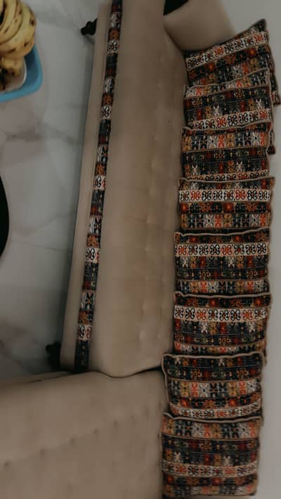 Condition 10/10 ha one L shape sofa & 2 seater